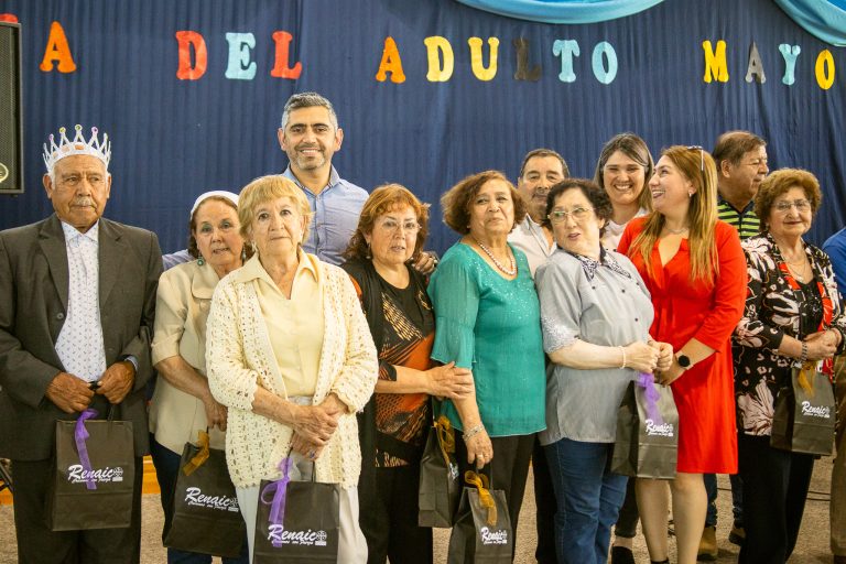 Más de 250 adultos mayores celebraron felices su día