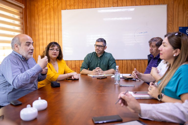 Alcalde (s) Claudio Musre y concejales se reunieron con gerencia de Aguas Araucanía por problemas con el agua potable