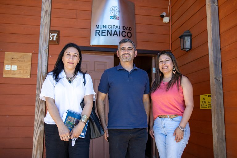 Coordinadora regional de Niñez y alcalde (s) Musre sellan trabajo por la protección de niños, niñas y adolescentes