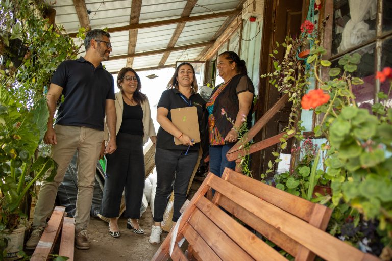 Diez familias reciben equipamiento para sus viviendas a través del Programa Habitabilidad