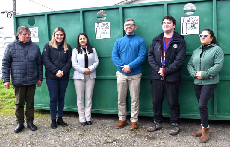 Primer contenedor de reciclaje de vidrios se instaló en Villa Esperanza