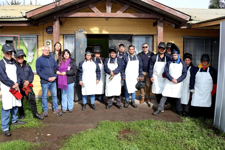 ALUMNOS DEL CURSO SENCE DE TÉCNICAS DE SOLDADURA RECIBIERON VISITA DE ALCALDE CLAUDIO MUSRE