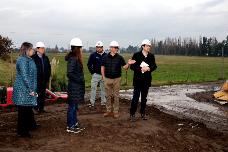 ALCALDE DE RENAICO Y SEREMI DE VIVIENDA VISITARON OBRAS DE CONSTRUCCIÓN DE VIVIENDAS DE CAMPOS DEL SUR II