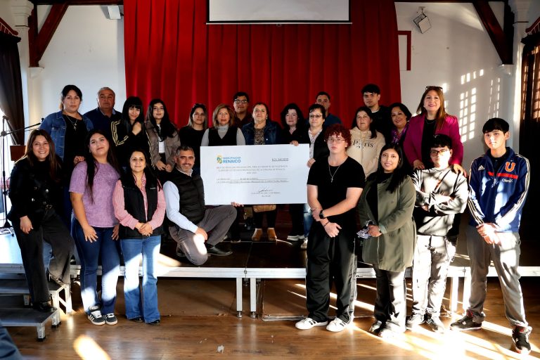 OCHENTA ESTUDIANTES DE EDUCACIÓN SUPERIOR DE RENAICO RECIBIERON BECA DE MOVILIZACIÓN DE PARTE DEL MUNICIPIO